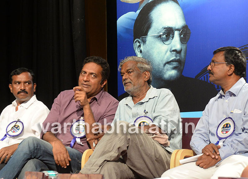 ಬಿಜೆಪಿ ನಾಯಕರು ಗಾಂಧಿಗೆ ಕೈ ಮುಗಿಯುತ್ತಲೇ ಗೋಡ್ಸೆಯನ್ನು ನೆನೆಯುತ್ತಾರೆ: ಪ್ರಕಾಶ್ ರೈ